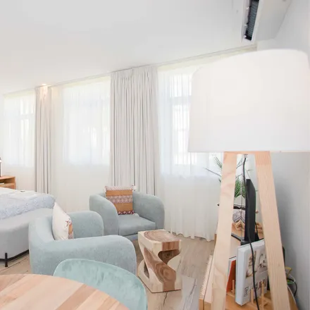 Rent this 1 bed apartment on Thamel in Rua da Picaria, 4050-478 Porto