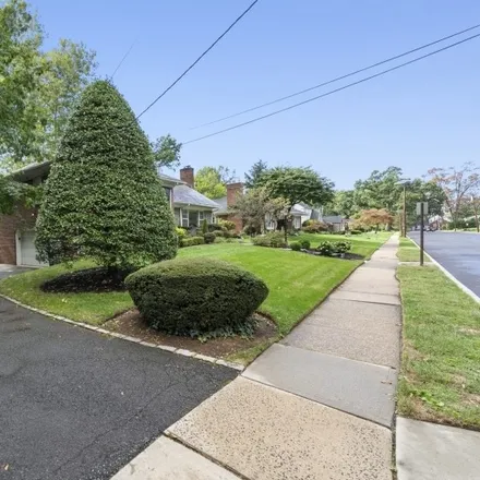 Image 3 - 498 Hillside Avenue, Hillside, NJ 07205, USA - House for sale