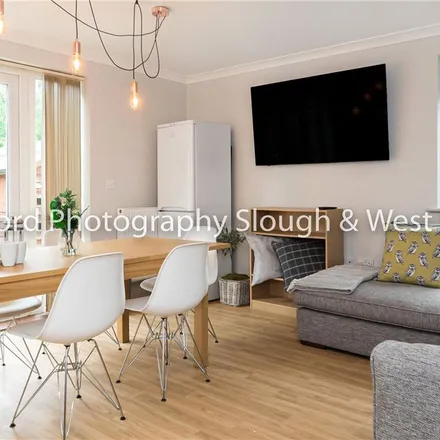 Image 1 - 2 Broomfield, Guildford, GU2 8LH, United Kingdom - Apartment for rent