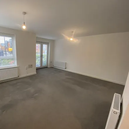 Image 6 - Shepherds Green Lane, Shirley, B90 4DZ, United Kingdom - Apartment for rent