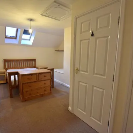 Rent this 3 bed townhouse on Redgrave Close in Gateshead, NE8 3JE