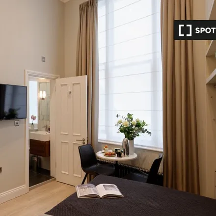 Rent this studio apartment on 69 Cornwall Gardens in London, SW7 4BE