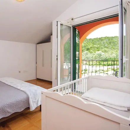Rent this 4 bed house on 22222 Grad Skradin