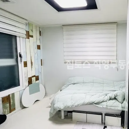 Rent this studio apartment on 서울특별시 관악구 봉천동 889-34