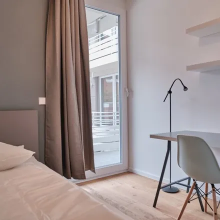 Rent this 3 bed room on Trödelmarkt in Leopoldplatz, 13353 Berlin