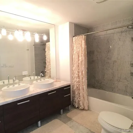 Image 5 - Lot 19-3, Biscayne Boulevard, Torch of Friendship, Miami, FL 33132, USA - Apartment for rent
