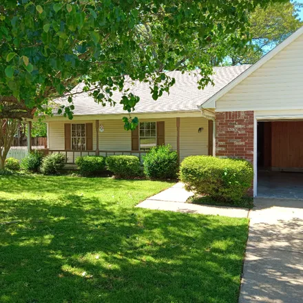 Rent this 3 bed house on 103 Live Oak