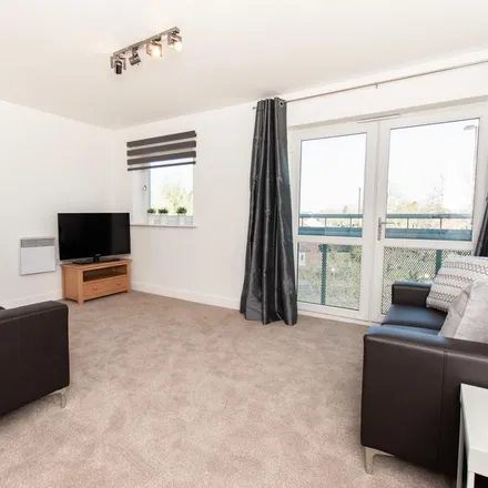 Rent this 2 bed apartment on Trafalgar Gardens in Pound Hill, RH10 7SS