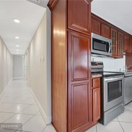 Image 8 - 2809 Middle River Drive, Coral Ridge, Fort Lauderdale, FL 33306, USA - Condo for sale