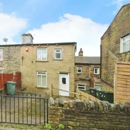Buy this 1 bed townhouse on Intake Terrace in Bradford, BD2 3NB