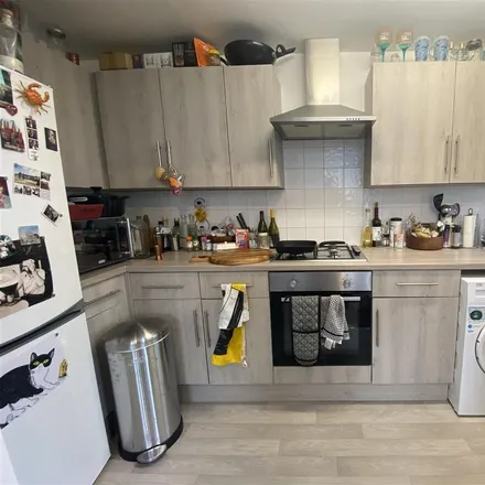 Rent this 1 bed apartment on Dagnall Road in London, SE25 6NF