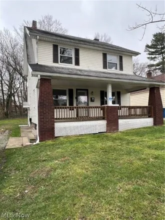 Buy this 3 bed house on 468 Lincoln Street in Struthers, OH 44471