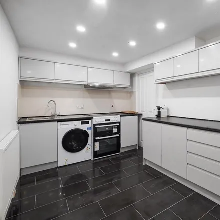 Rent this 3 bed townhouse on 50 Granby Street in Spitalfields, London