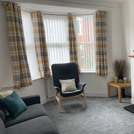 Rent this 3 bed townhouse on Gateshead in NE11 9ET, United Kingdom