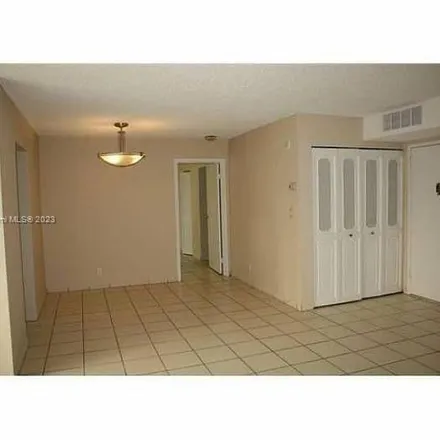 Image 3 - Plaza of the Americas Building 3, North Bay Road, Sunny Isles Beach, FL 33160, USA - Apartment for rent