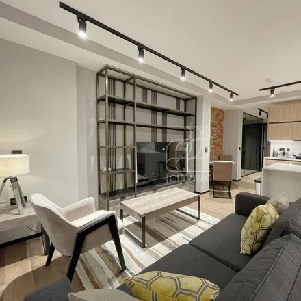 Rent this 1 bed apartment on Hewett Street in London, EC2A 3NN