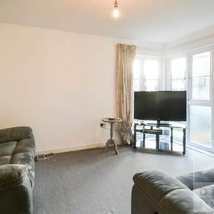 Rent this 2 bed apartment on Revere Way in Ewell, KT19 9RQ