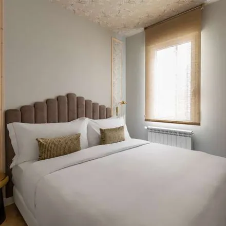 Rent this 2 bed apartment on La Quesería in Calle de Blasco de Garay, 24