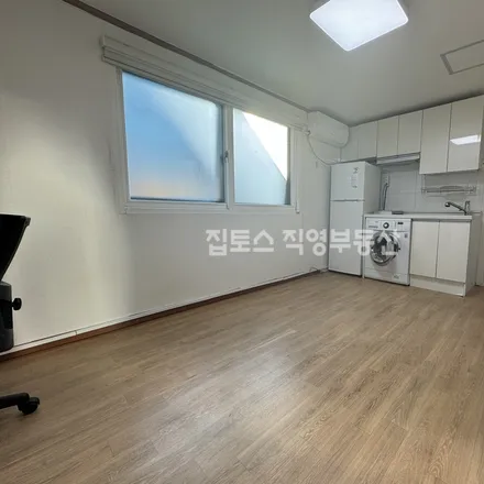 Rent this studio apartment on 서울특별시 관악구 신림동 1556-38