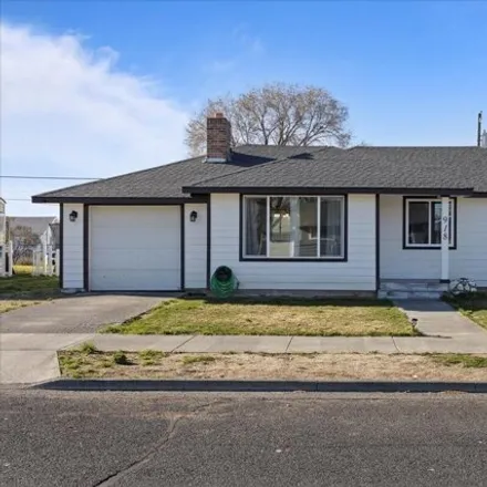 Buy this 3 bed house on 944 South Ironwood Drive in Moses Lake, WA 98837