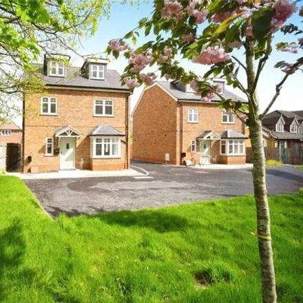 Image 1 - 1 Towns End Gardens, Badshot Lea, GU9 9FP, United Kingdom - House for sale