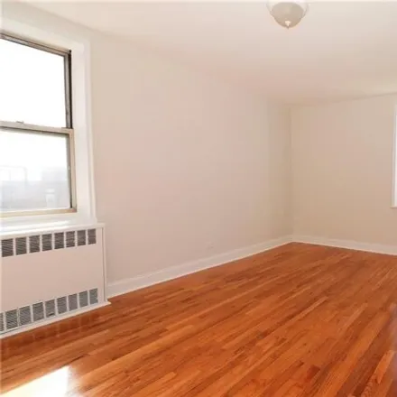 Image 7 - 5635 Netherland Avenue, New York, NY 10471, USA - Apartment for sale