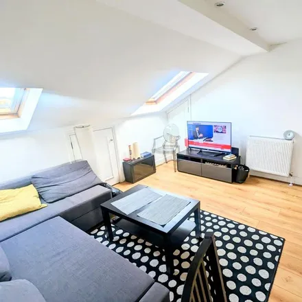 Rent this 2 bed apartment on Bowes Road in London, N11 1BA