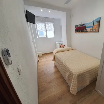 Rent this 3 bed room on Carrer de la Reina in 276, 46011 Valencia