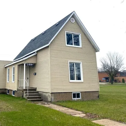 Buy this 4 bed house on 412 1st Avenue South in Escanaba, MI 49829