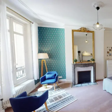 Rent this 8 bed room on 167 Boulevard Malesherbes in 75017 Paris, France