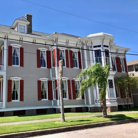 Image 2 - 899 18th Street, Galveston, TX 77550, USA - Duplex for sale