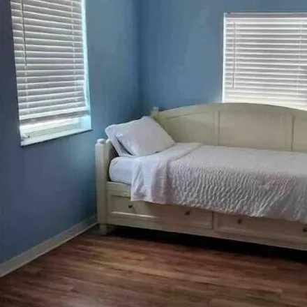 Rent this 4 bed apartment on Marathon