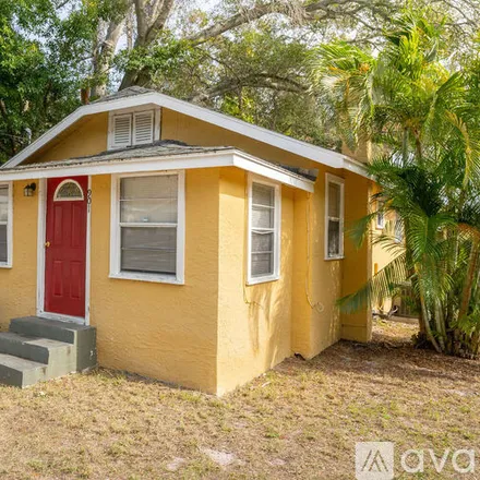 Rent this 3 bed house on 901 Vine Ave