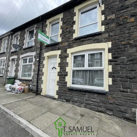 Image 1 - Vale View terrace, Miskin, CF45 3YS, United Kingdom - Townhouse for rent