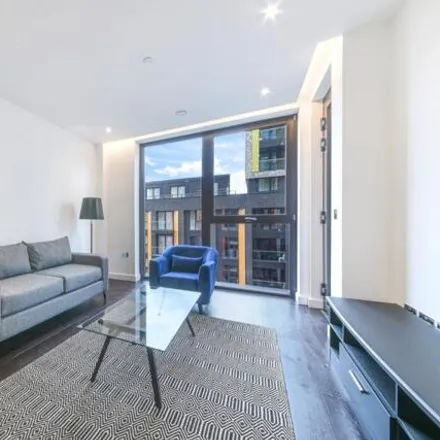 Rent this 1 bed room on Madeira Tower in Ponton Road, Nine Elms