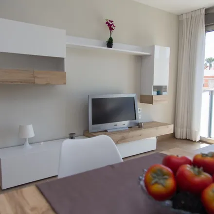 Rent this 2 bed apartment on Peris i Valero - Sapadors in Avinguda de Peris i Valero, 46006 Valencia