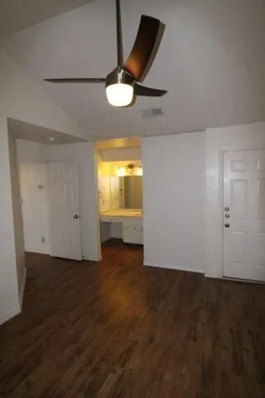 Image 8 - Peachtree Lofts Apartment Complex, Chestnut Street, San Marcos, TX 78666, USA - Condo for rent