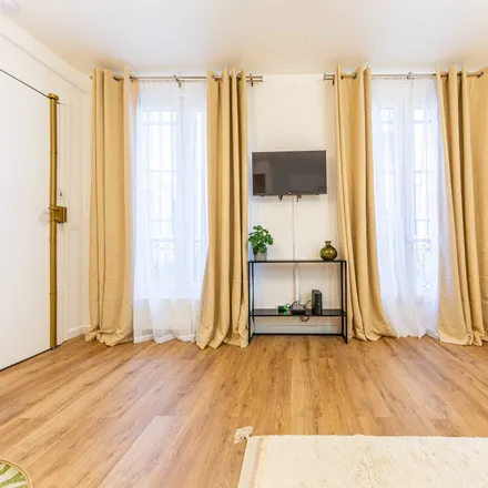 Image 9 - 130 Rue du Faubourg Saint-Martin, 75010 Paris, France - Apartment for rent