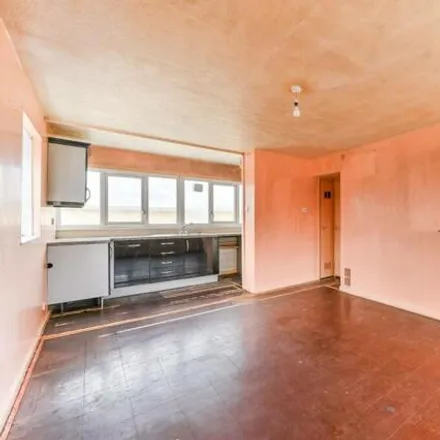 Image 3 - unnamed road, London, CR4 1XF, United Kingdom - Apartment for sale