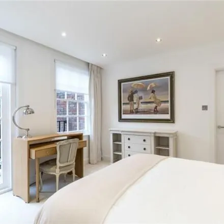 Image 3 - Audley Mansions, 44 Mount Street, London, W1K 2SU, United Kingdom - Room for rent