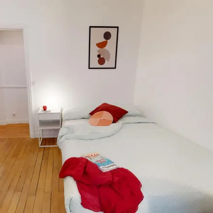 Rent this 4 bed room on 30 Boulevard Marguerite de Rochechouart in 75018 Paris, France