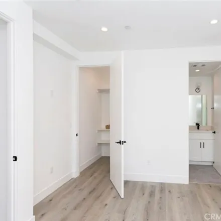 Image 4 - 10907 Otsego Street, Los Angeles, CA 91601, USA - House for rent