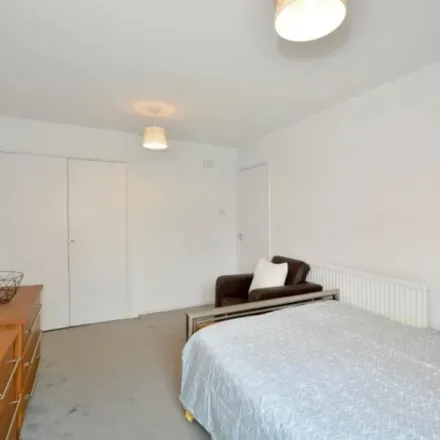 Image 5 - 1-20 Commodore Street, London, E1 4PX, United Kingdom - Apartment for rent