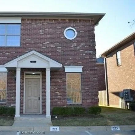 Rent this 3 bed condo on Gateway Shopping Center in 1505 University Drive East, College Station