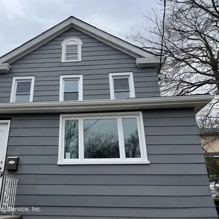 Buy this 3 bed house on 14 Woodvale Avenue in New York, NY 10309