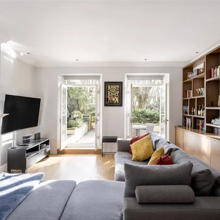 Rent this 2 bed apartment on 20 Randolph Crescent in London, W9 1DP