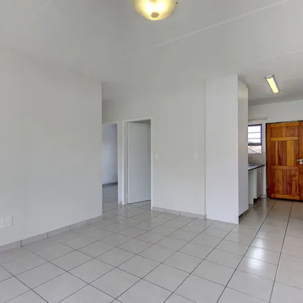 Image 2 - Kings Avenue, Windsor East, Johannesburg, 2001, South Africa - Apartment for rent