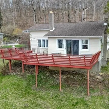 Image 2 - 58 Vails Lake Shore Drive, Village of Brewster, Southeast, NY 10509, USA - House for sale