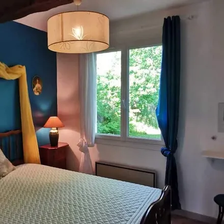 Rent this 2 bed townhouse on 40300 Saint-Lon-les-Mines