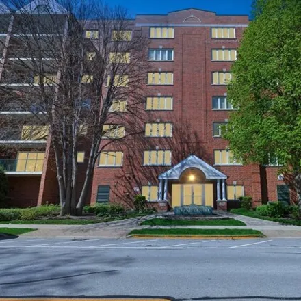 Buy this 2 bed condo on 1708 East Thacker Street in Des Plaines, IL 60016